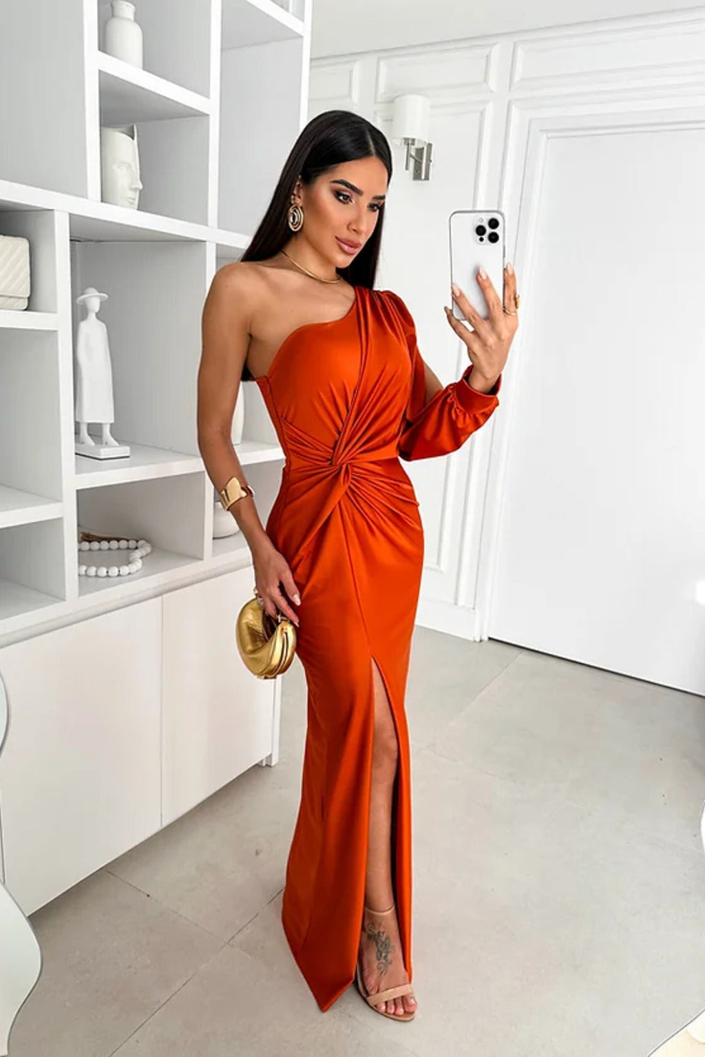 Fione - Elegant and Refined Dress