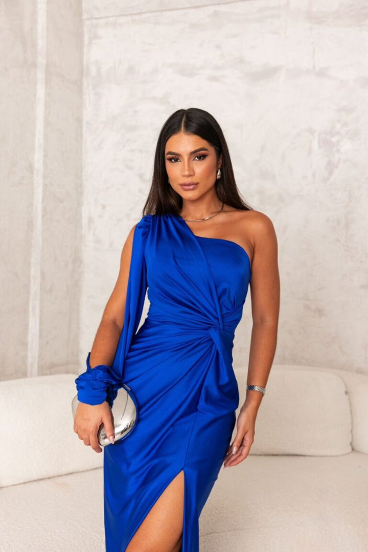 Fione - Elegant and Refined Dress
