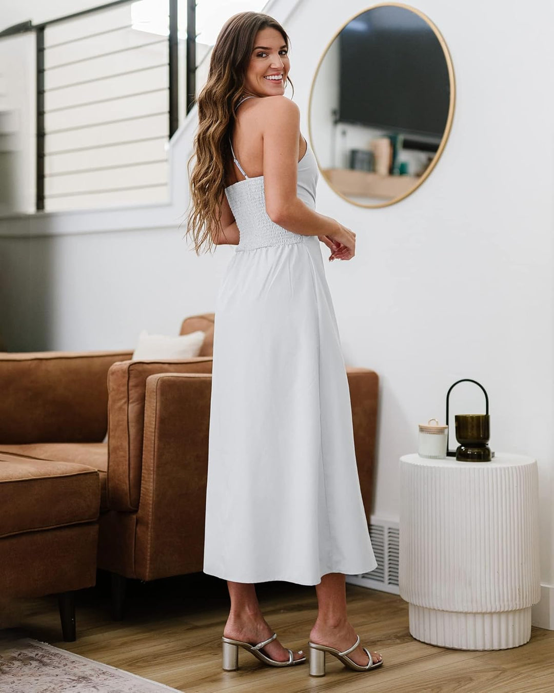 Nira - Sleeveless V-Neck Dress