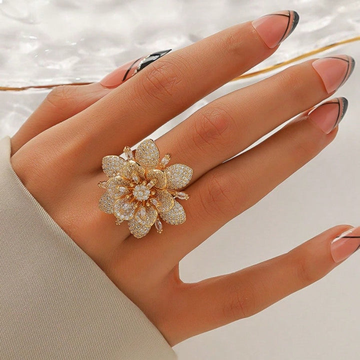 Elegant Vintage Style Silver Plated Floral Crystal Ring