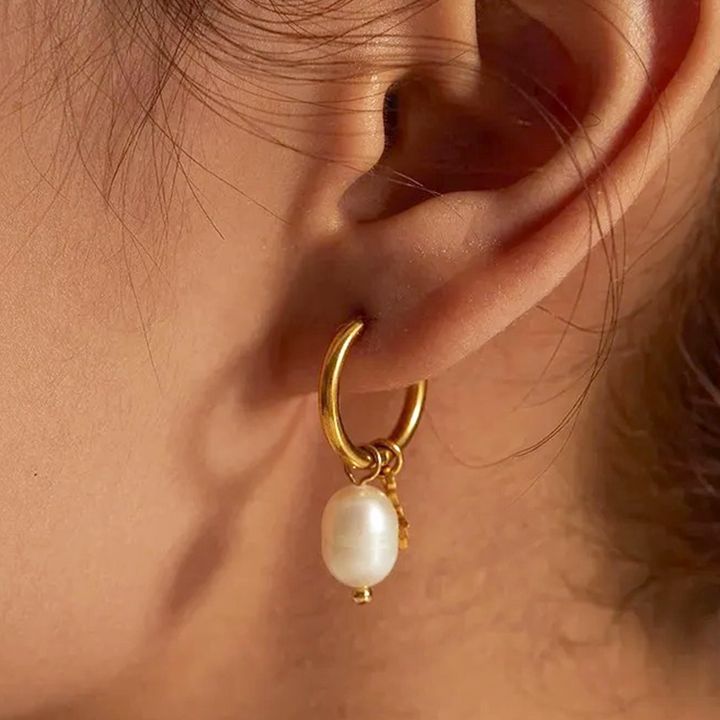 Silke Pearl Star Earrings – Gold Tone